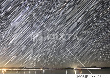 瀬戸内の夏の星景 東の空の星の軌跡の写真素材