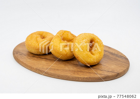 手作りドーナッツ｜木のプレート 77548062