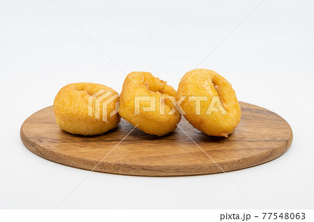 手作りドーナッツ｜木のプレート 77548063