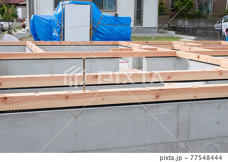 住宅の基礎工事　ベタ基礎　 77548444