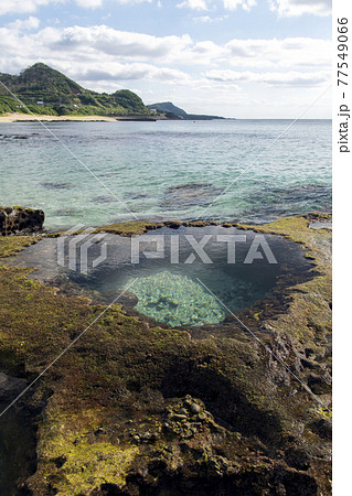 奄美大島　ビラ海岸のハートロック 77549066