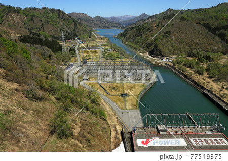 田子倉ダムからの大展望　福島県只見町 77549375