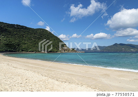 奄美群島 加計呂麻島の実久ビーチ 奄美群島 加計呂麻島の実久ビーチ 77550571
