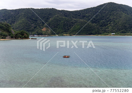 奄美群島 加計呂麻島の生間海岸 奄美群島 加計呂麻島の生間海岸 77552280