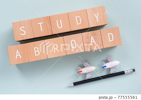 海外留学|「STUDY ABROAD」と書かれた積み木と飛行機のおもちゃとシャープペンシル 海外留学|「STUDY ABROAD」と書かれた積み木と飛行機のおもちゃとシャープペンシル 77555561