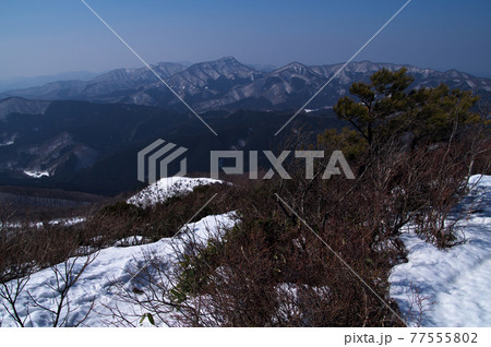 雪の吾妻山山頂から猿政山方面を望む 77555802