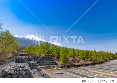 富士山　御殿場口新五合目の風景 77557179