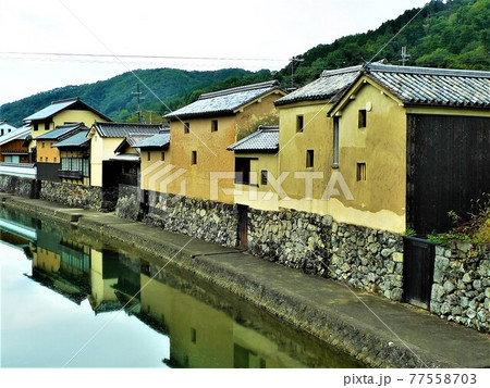 昔の宿場町、平福川沿いの土蔵の風景、佐用平福 昔の宿場町、平福川沿いの土蔵の風景、佐用平福 77558703