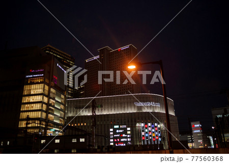 大阪梅田 雨の降る大阪駅周辺の夜景の写真素材