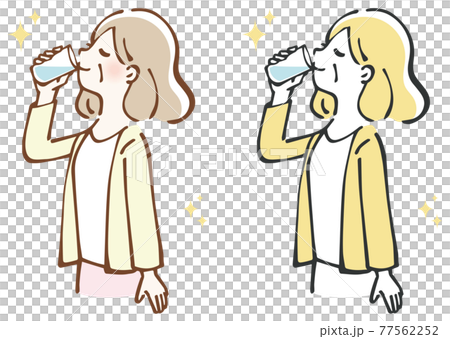コップで水を飲む中年女性　イラスト 77562252