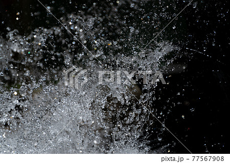 水しぶき 77567908