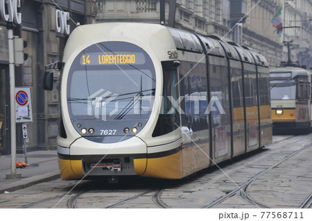 イタリア、ミラノ、トラム(路面電車) イタリア、ミラノ、トラム(路面電車) 77568711