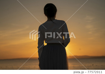 沖縄国頭村の夕日 77572011