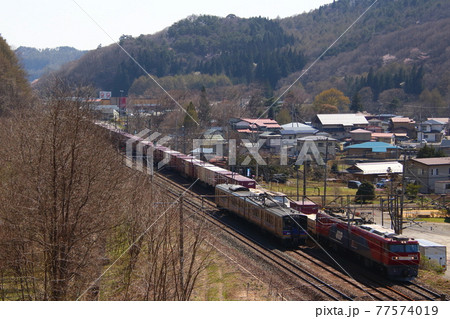 いわて沼宮内駅を通過する貨物列車 いわて沼宮内駅を通過する貨物列車 77574019