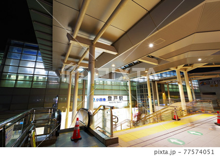 深夜の登戸駅の風景 深夜の登戸駅の風景 77574051