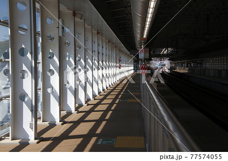 東北新幹線 いわて沼宮内駅ホームにて 東北新幹線 いわて沼宮内駅ホームにて 77574055