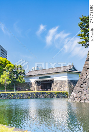 東京の都市風景 皇居外苑 旧江戸城外桜田門 東京の都市風景 皇居外苑 旧江戸城外桜田門 77575890