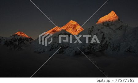 Sunset view from Kala Patthar 77577565