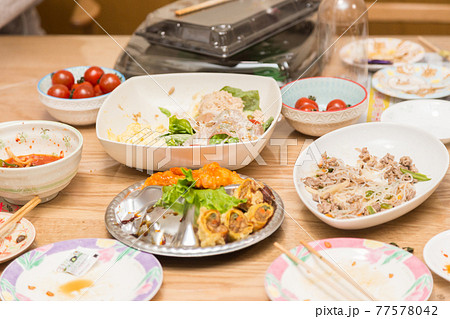 ホームパーティーの食べ残し ホームパーティーの食べ残し 77578042