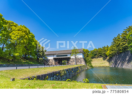 東京の都市風景 皇居外苑 旧江戸城外桜田門 東京の都市風景 皇居外苑 旧江戸城外桜田門 77580854