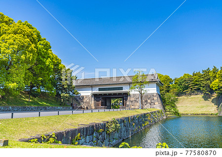 東京の都市風景 皇居外苑 旧江戸城外桜田門 東京の都市風景 皇居外苑 旧江戸城外桜田門 77580870