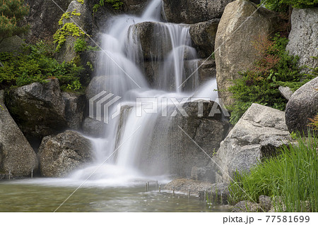 滝 水流 噴水 77581699