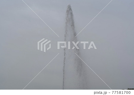 滝 水流 噴水 77581700