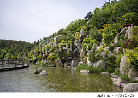 滝 水流 噴水 77581728