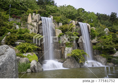 滝 噴水 夏 77581752