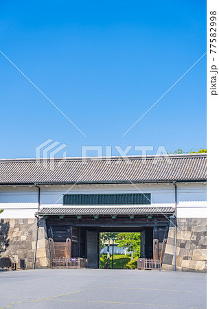 東京の都市風景 皇居外苑 旧江戸城外桜田門 東京の都市風景 皇居外苑 旧江戸城外桜田門 77582998