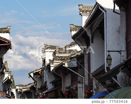 中国安徽省 屯渓 (黄山市) 旧市街の徽州建築群 / Tunxi, Aunhui, China 77583416