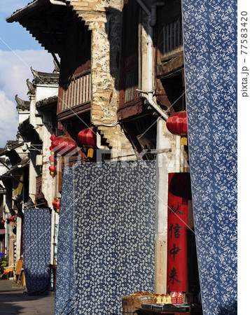 中国安徽省 屯渓 (黄山市) 旧市街の徽州建築群 / Tunxi, Aunhui, China 77583420