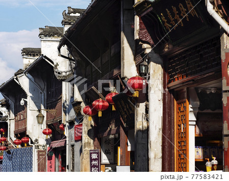 中国安徽省 屯渓 (黄山市) 旧市街の徽州建築群 / Tunxi, Aunhui, China 77583421