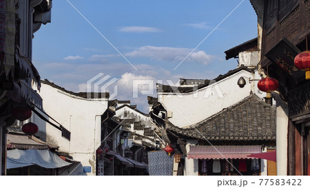 中国安徽省 屯渓 (黄山市) 旧市街の徽州建築群 / Tunxi, Aunhui, China 77583422