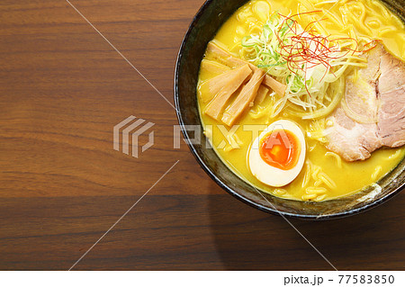 黒鉢のカレーラーメン 背景画像 黒鉢のカレーラーメン 背景画像 77583850