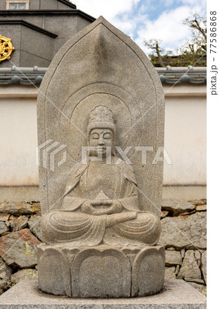 兵庫県神戸市道場にある太福寺の弥勒菩薩像 77586868