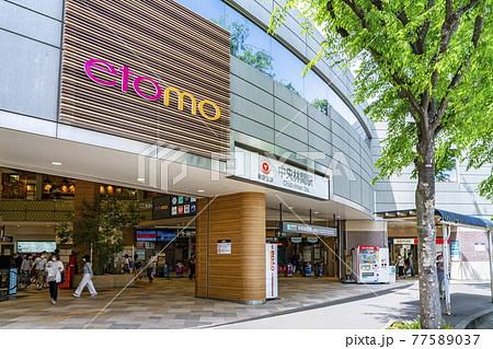 【神奈川県】綺麗に整備された東急田園都市線の中央林間駅 77589037