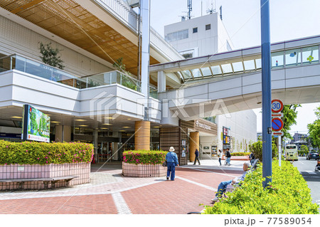 【神奈川県】緑が豊かな中央林間駅の駅前風景 【神奈川県】緑が豊かな中央林間駅の駅前風景 77589054
