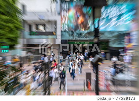 日本の東京都市景観 3度目の宣言延長初日。宣言効果無し。渋谷駅ハチ公口には多くの人出=5月12日 日本の東京都市景観 3度目の宣言延長初日。宣言効果無し。渋谷駅ハチ公口には多くの人出=5月12日 77589173