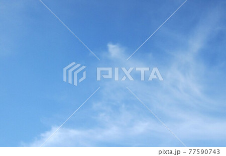 青い大空に浮かぶすじ雲たち⑤ 77590743