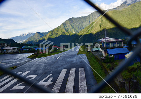 ネパールの世界一危険なルクラ空港 ネパールの世界一危険なルクラ空港 77591039