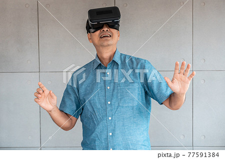asian senior man enjoying when wearing VR headsets(vintage tone) 77591384