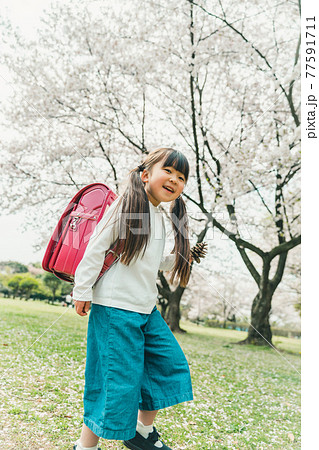 小学校新一年生 77591711