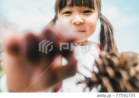 小学校新一年生 77591735