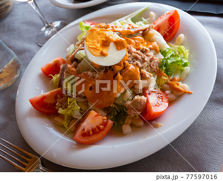 Fresh Catalan salad with Xatonada sauce 77597016