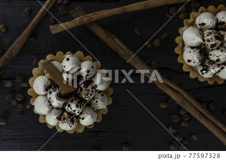 Cappuccino tart with cinnamon sticks and coffee beans on rustic wooden table Cappuccino tart with cinnamon sticks and coffee beans on rustic wooden table 77597328
