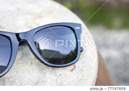 夏のイメージ サングラスの画像 77597608