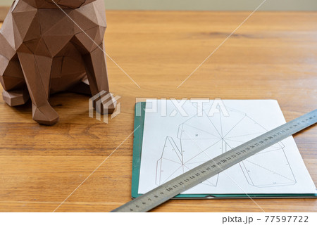 Paper and thw linears on the table Paper and thw linears on the table 77597722