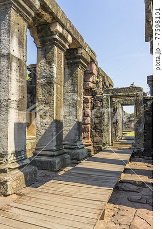 Carved stone column of Prasat Hin Phimai historical Park in Nakorn Ratchasima, Thailand 77598101