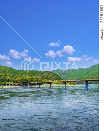 四万十川と佐田の沈下橋 77599807